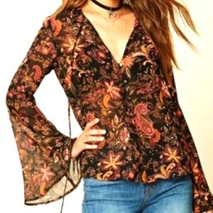 NWOT!! FOREVER 21, Floral Paisley Bell Sleeve Boho Top. Size S